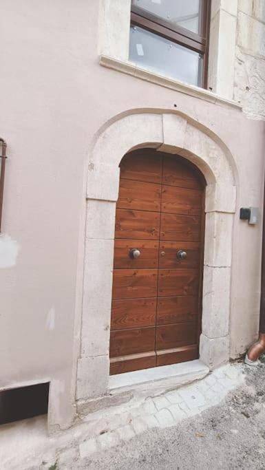 Dimora Del Cavaliere LʼAquila Exterior foto